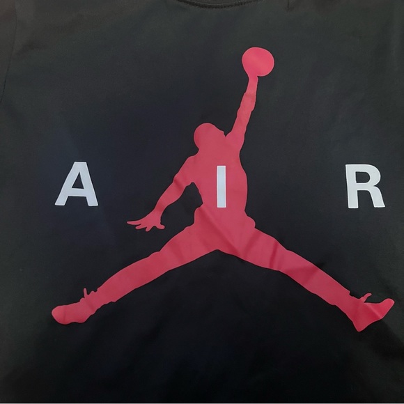 Boys Jordan shirt - Picture 2 of 4